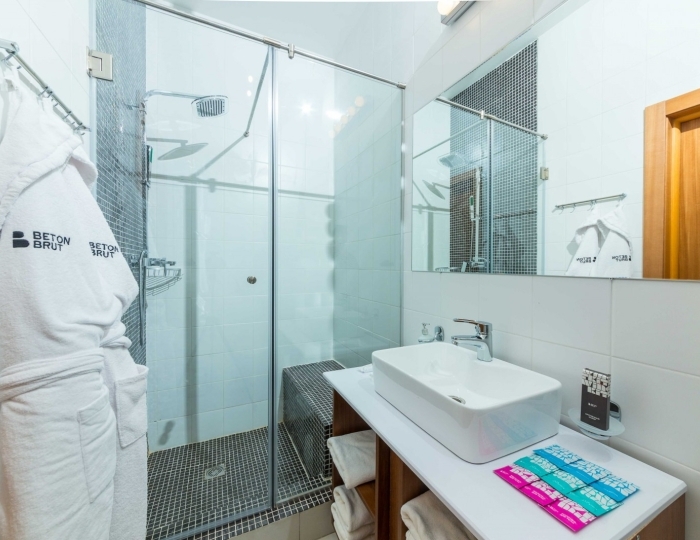 Triple LV - Отель Beton Brut / Бетон Брют