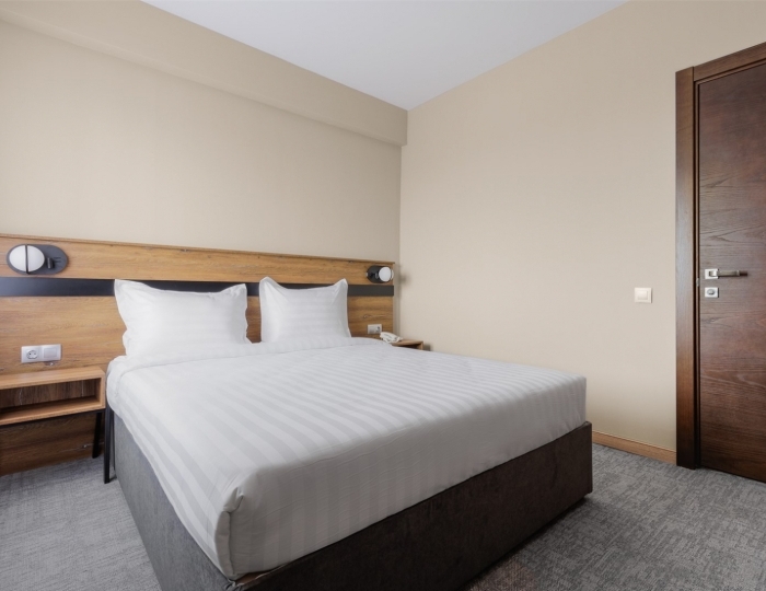 Junior Junior с балконом (8 корпус) - Отель Beton Brut / Бетон Брют