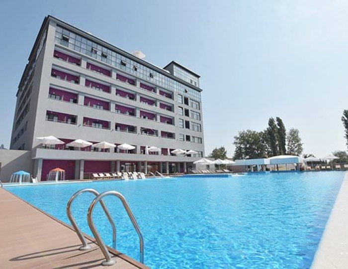 Открытый бассейн - Отель Beton Brut / Бетон Брют