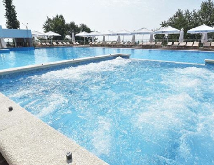 Открытый бассейн - Отель Beton Brut / Бетон Брют