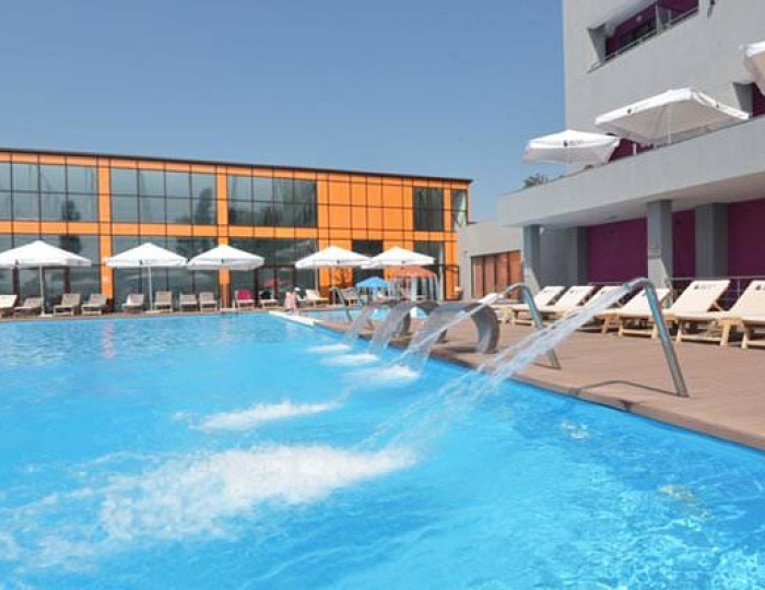 Открытый бассейн - Отель Beton Brut / Бетон Брют