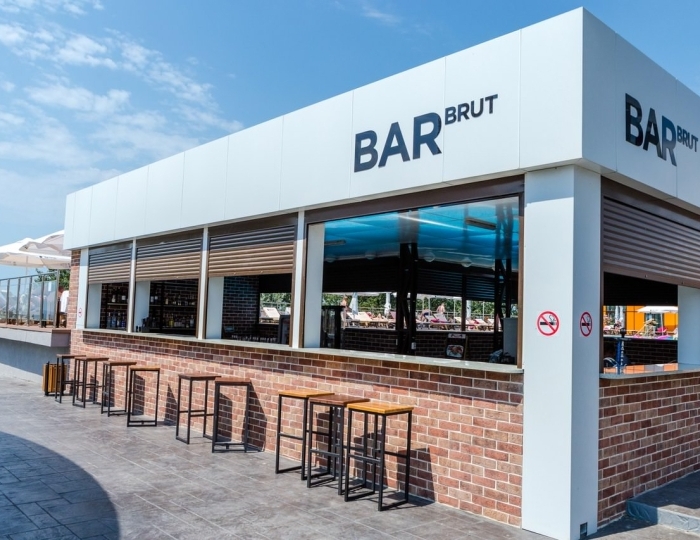 Бар у бассейна - Отель Beton Brut / Бетон Брют